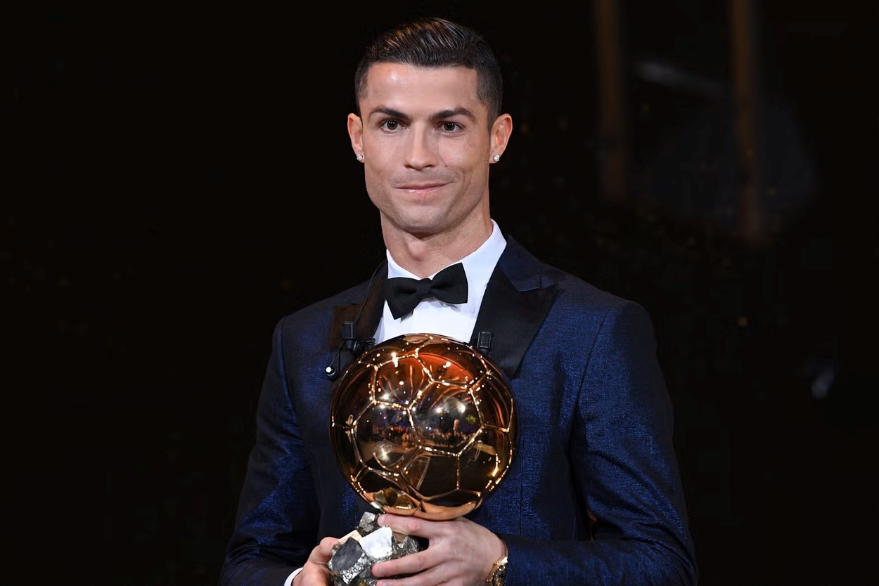 Cristiano Ronaldo Ballon d'Or 2017 Cristiano Ronaldo Ballon d'Or 2017:fifth time to win