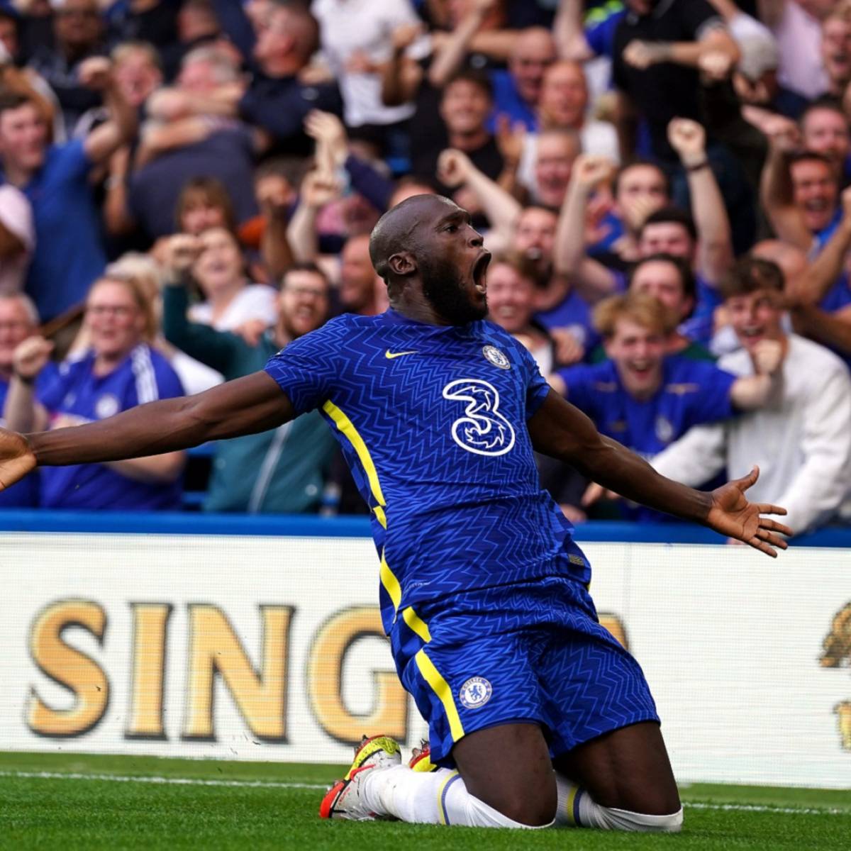 Lukaku celebrating  on the pitch